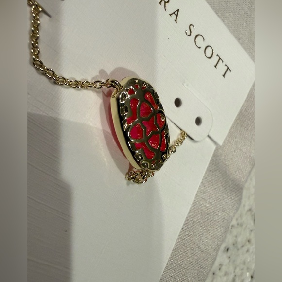 🎀 Brand New Elisa Gold Pendant Necklace in Azalea Illusion 💕 - Picture 4 of 4